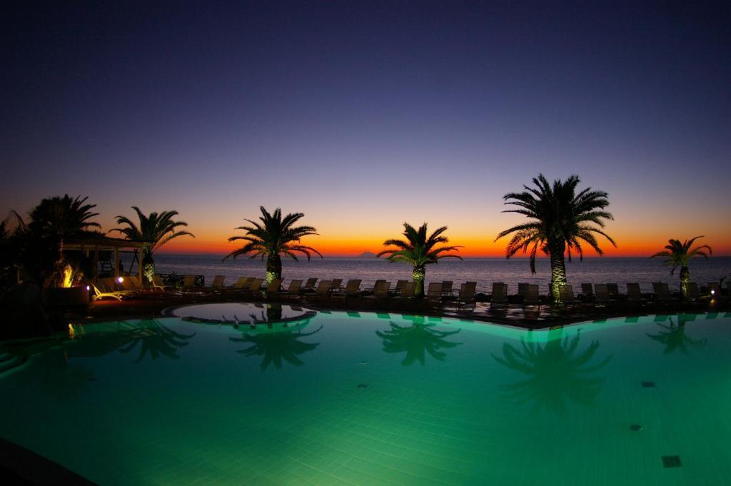 Hotel Villaggio Cala Di Volpe Capo Vaticano Exterior photo