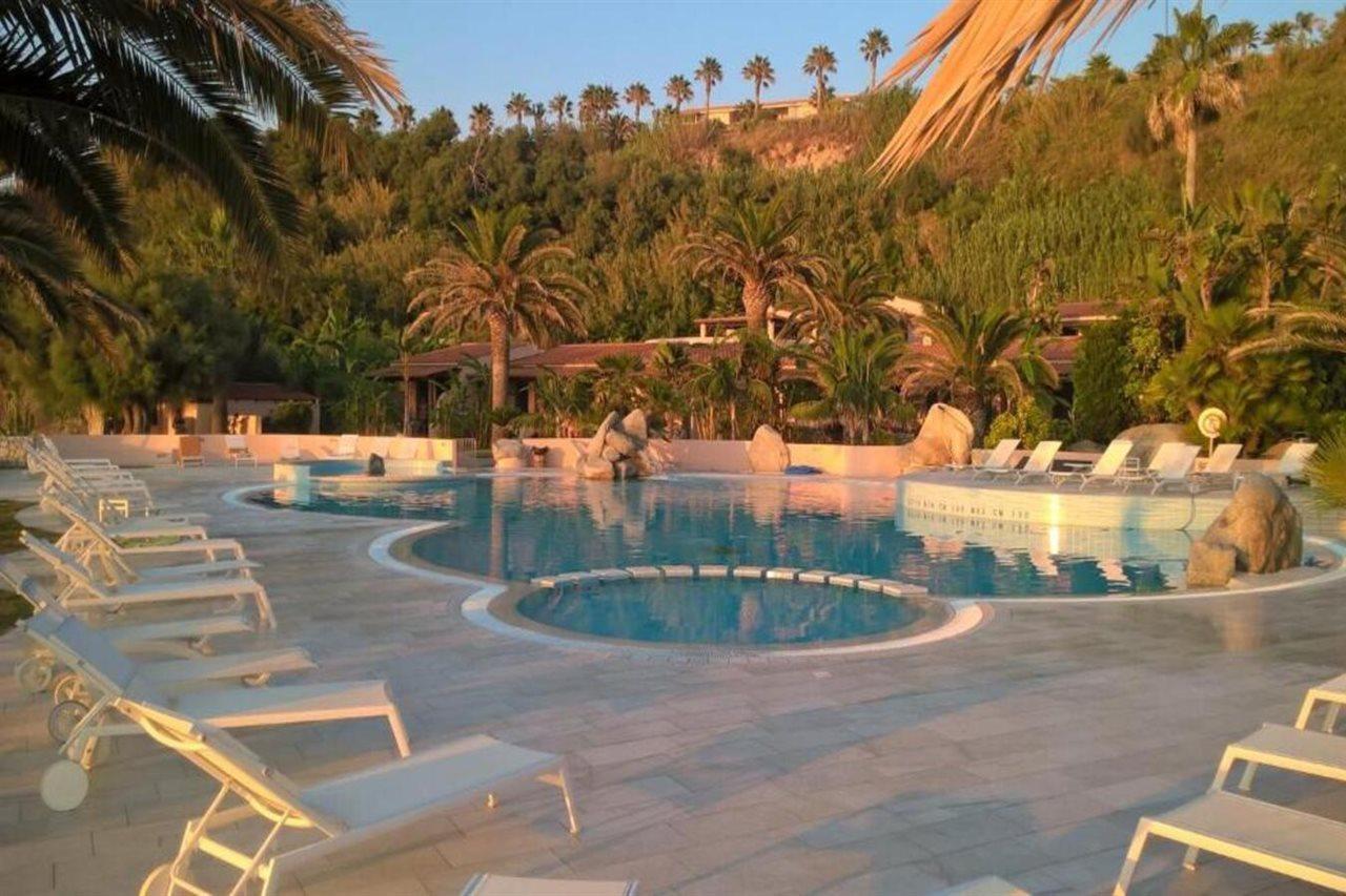 Hotel Villaggio Cala Di Volpe Capo Vaticano Exterior photo