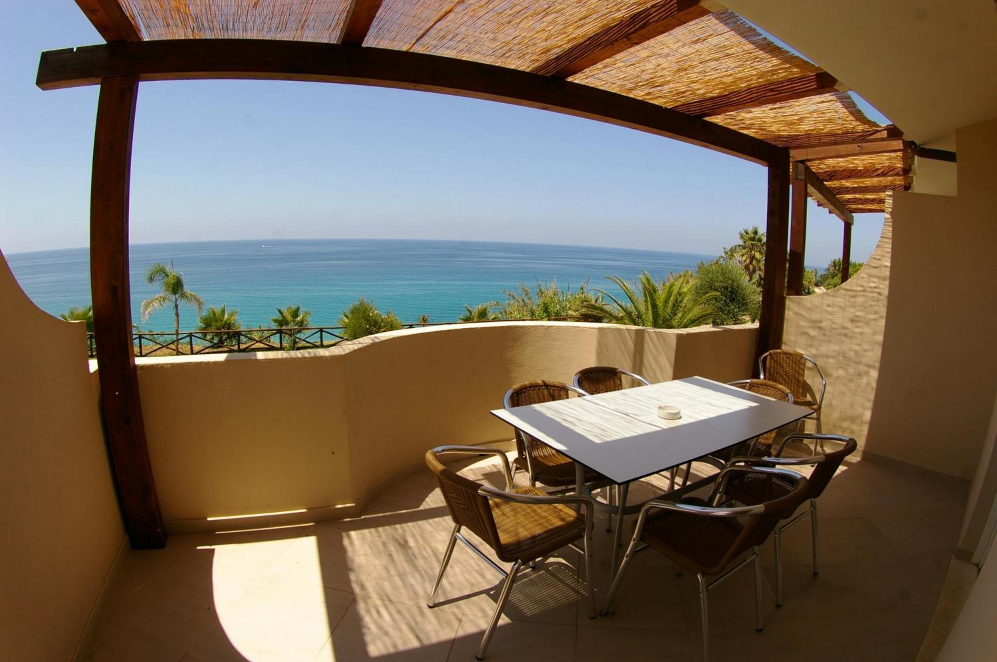Hotel Villaggio Cala Di Volpe Capo Vaticano Exterior photo