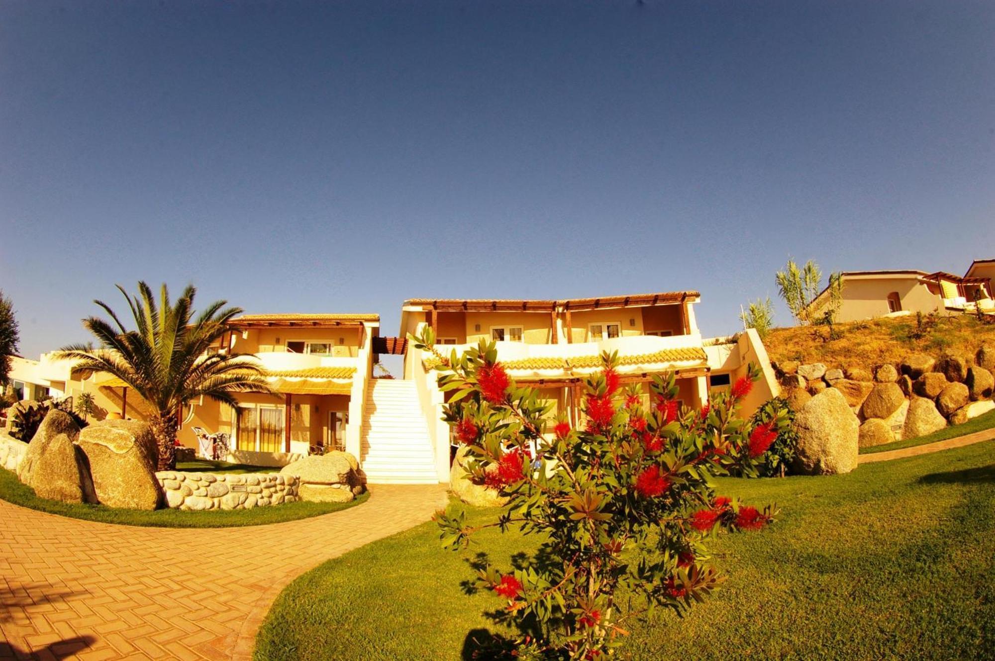Hotel Villaggio Cala Di Volpe Capo Vaticano Exterior photo