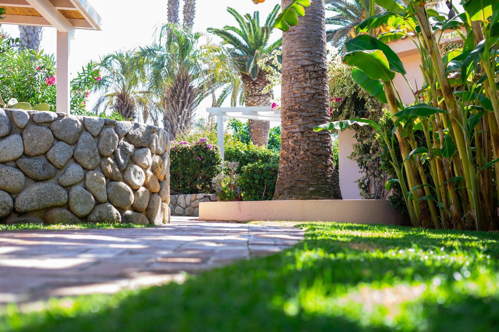 Hotel Villaggio Cala Di Volpe Capo Vaticano Exterior photo