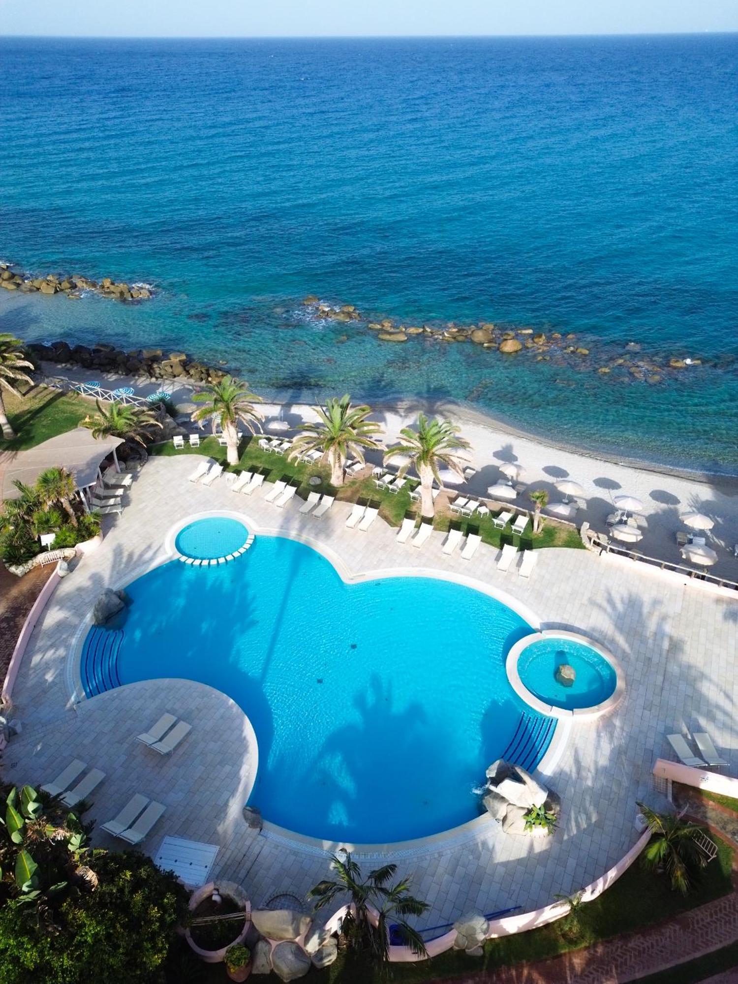 Hotel Villaggio Cala Di Volpe Capo Vaticano Exterior photo