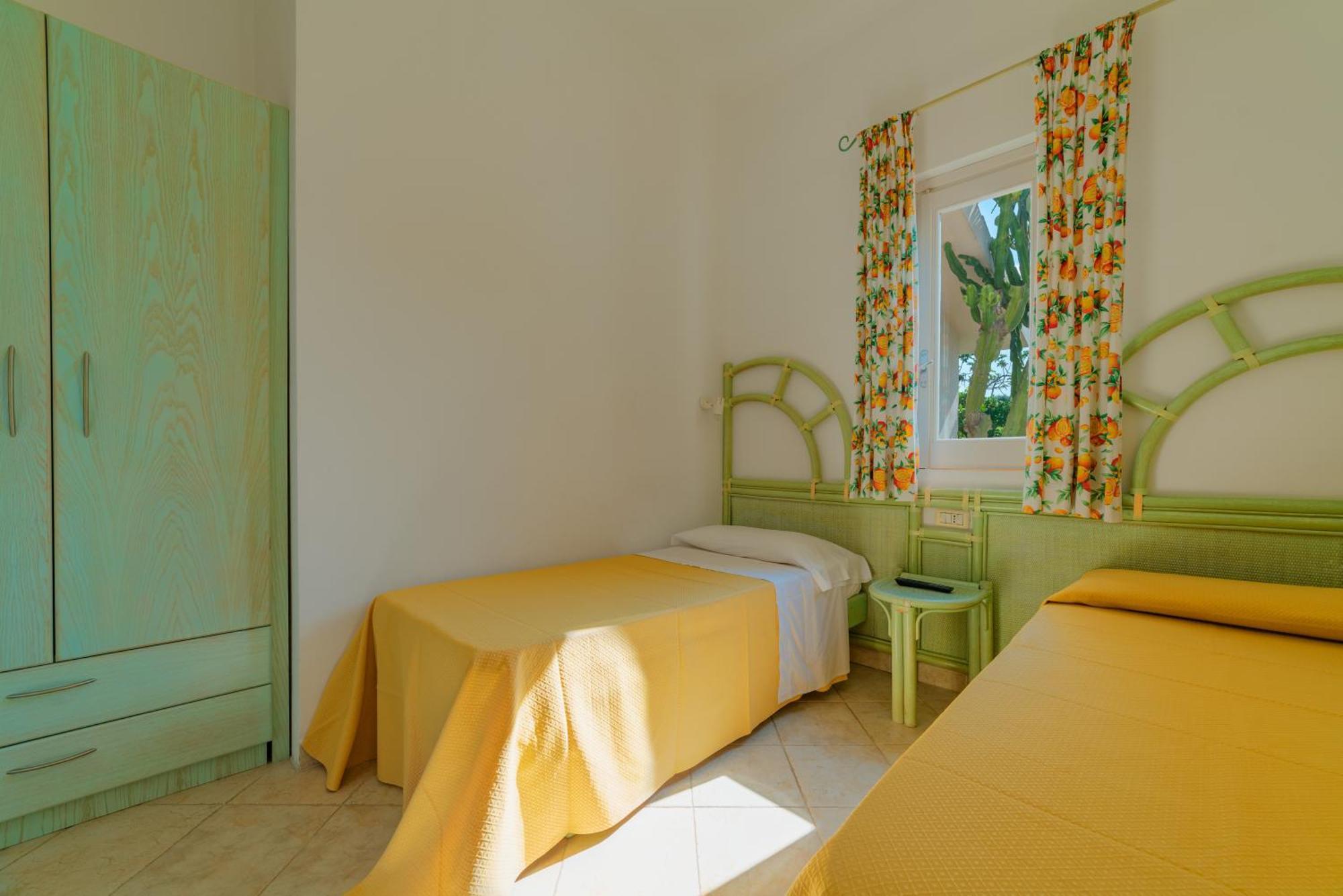 Hotel Villaggio Cala Di Volpe Capo Vaticano Exterior photo