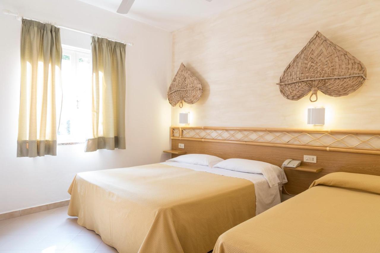 Hotel Villaggio Cala Di Volpe Capo Vaticano Exterior photo