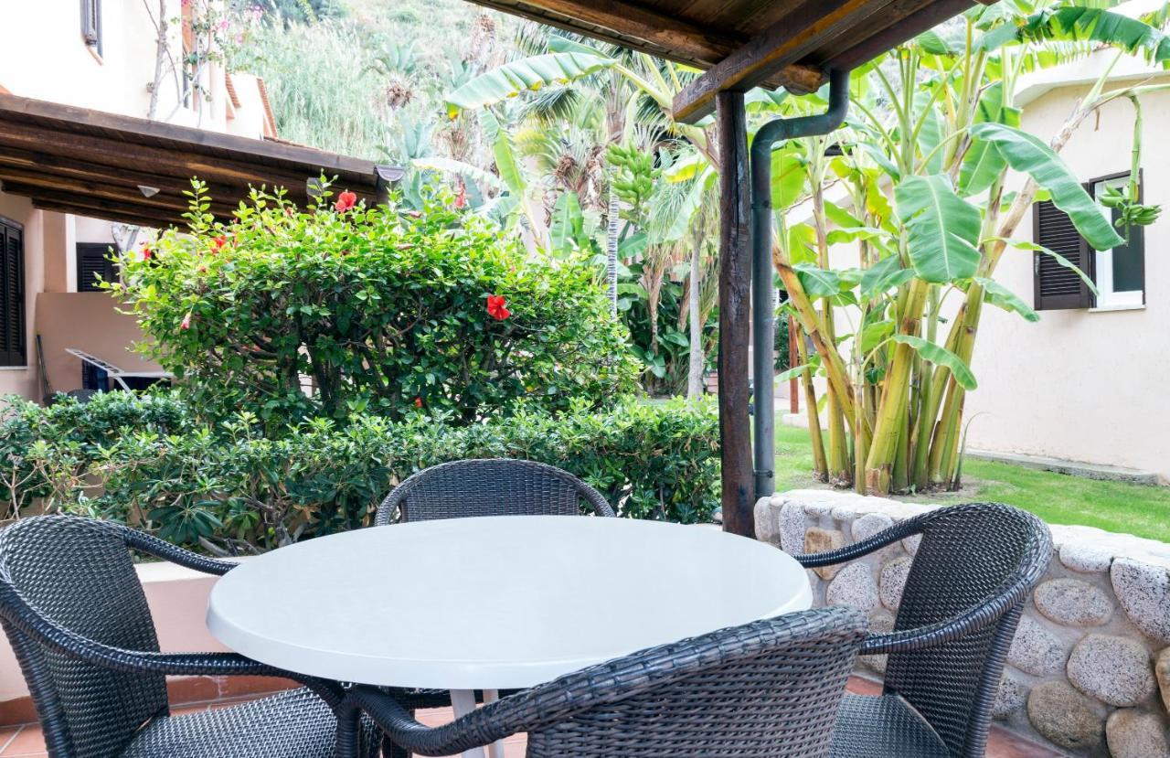 Hotel Villaggio Cala Di Volpe Capo Vaticano Exterior photo